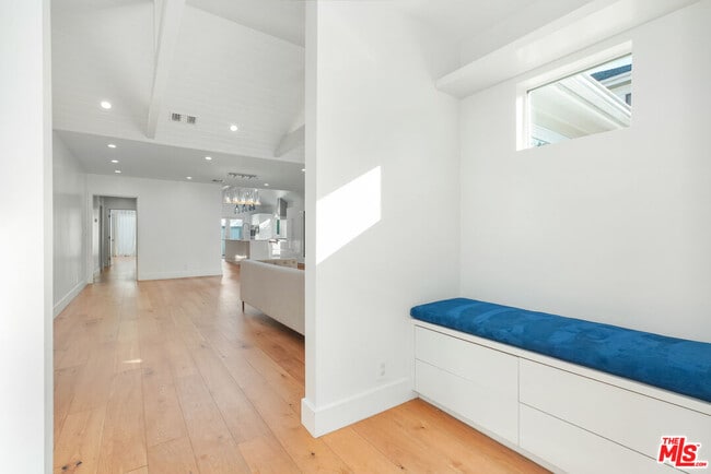 Photo - 564 N Arden Blvd