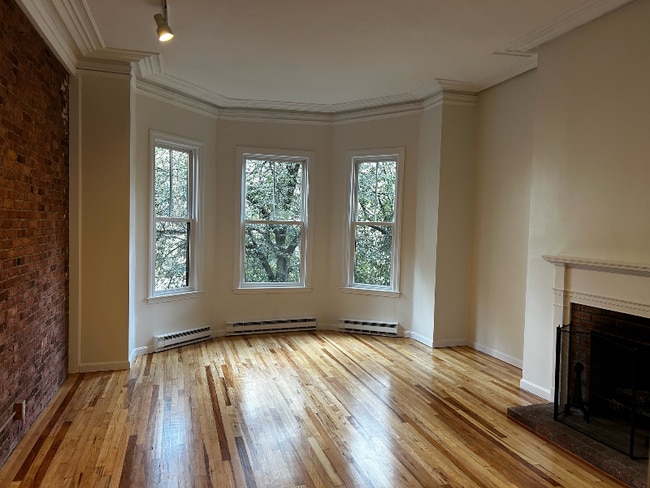 Building Photo - 329 Beacon St Unit 3 Rental