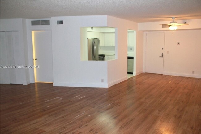 Photo - 3300 NE 191st St Unidad 1903