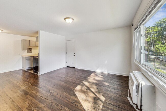 Photo - 6002 N Winthrop Ave