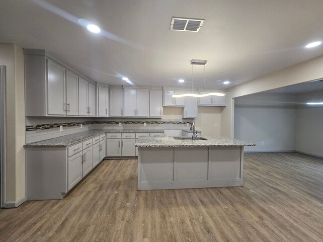 Photo - Spacious 3/2/2 Home with Modern Finishes a...