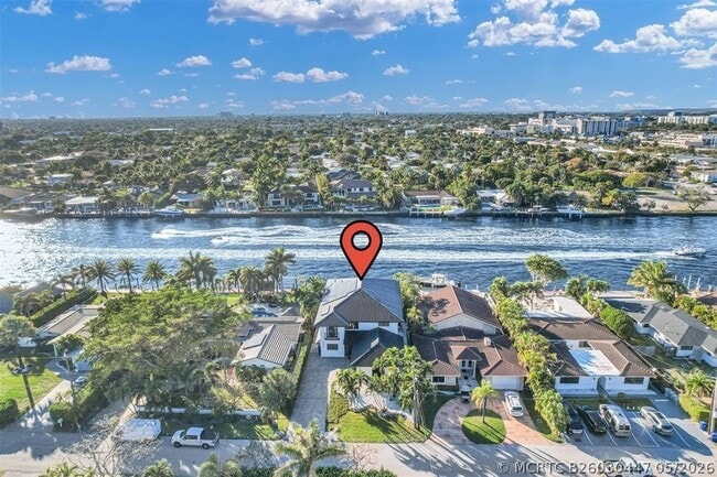 Photo - 319 S Riverside Dr