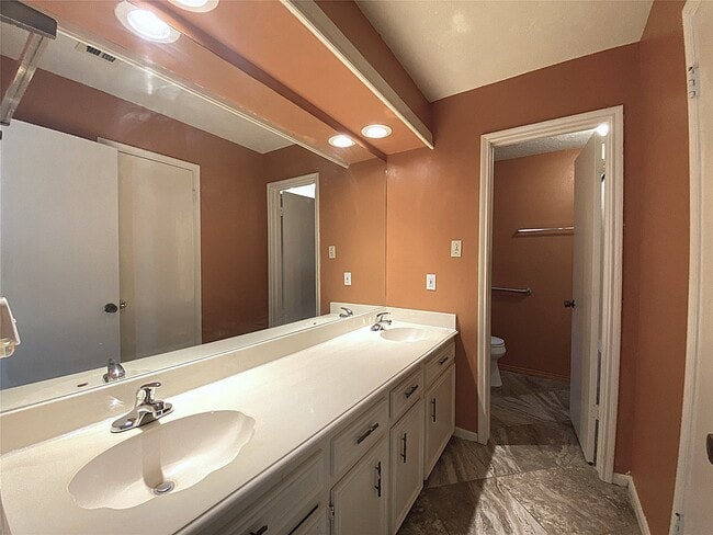 Building Photo - 9515 Hendon Ln