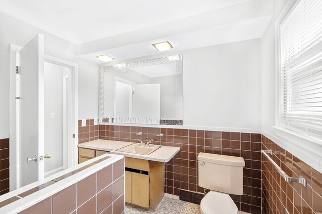 Photo - 1382 Montie Rd