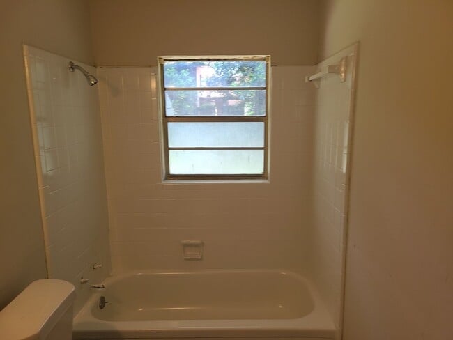 2112 Melanie Dr