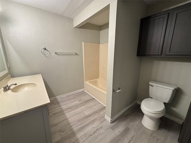 Photo - 318 14th St N