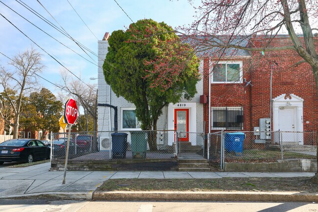 Photo - 4819 4th St NW Unit 2