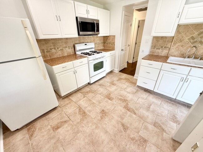 Photo - **3bed House - Skip The Apartment Chaos - ...