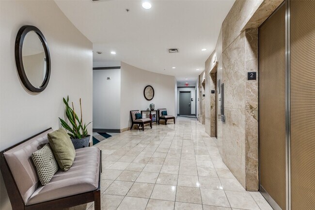 Photo - 1505 Elm St Unit 204