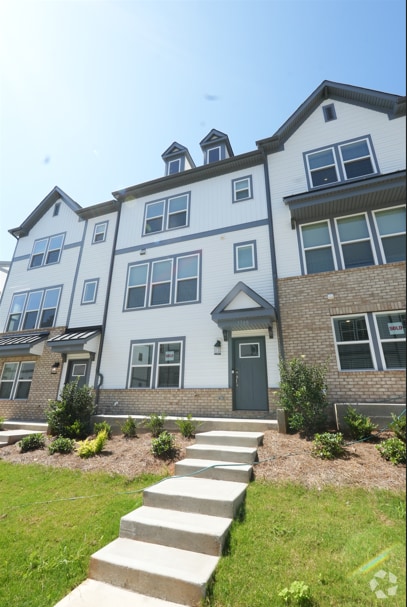 Building Photo - A charming house with 3 beds and 3 bath