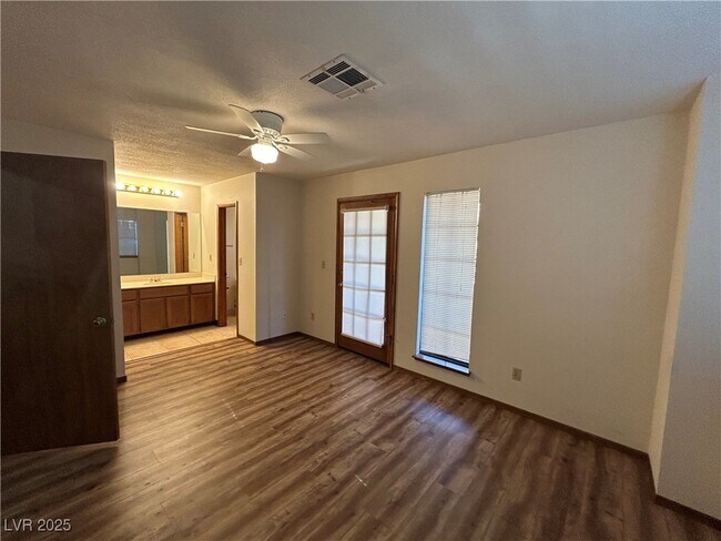 Photo - 5915 Laredo St