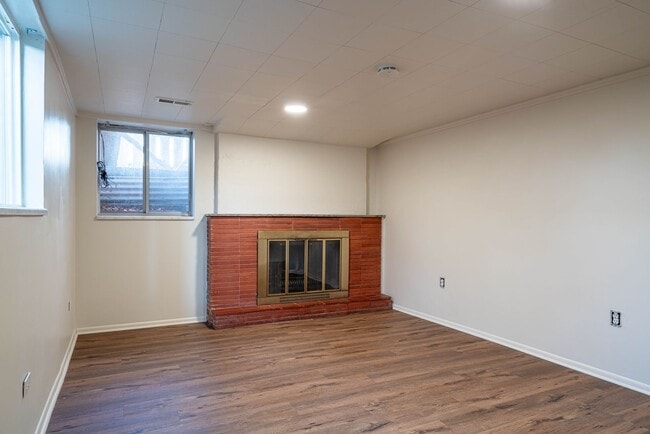 Photo - Spacious 2 Bed Basement Apartment