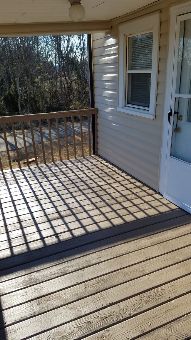 Photo - 570 McGlamery Rd