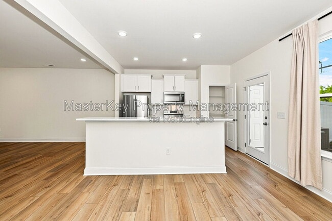 305 Whitley Rdg Dr