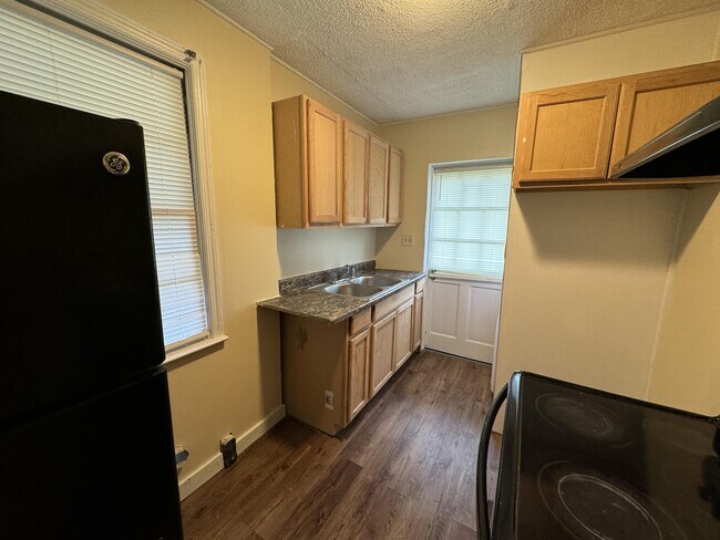 Photo - 1782 Eveline Ave