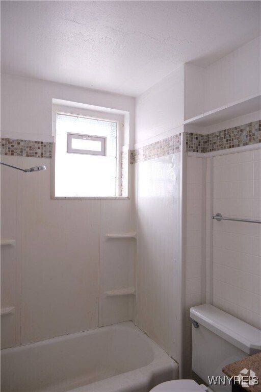 Building Photo - 88 W Utica St Rental