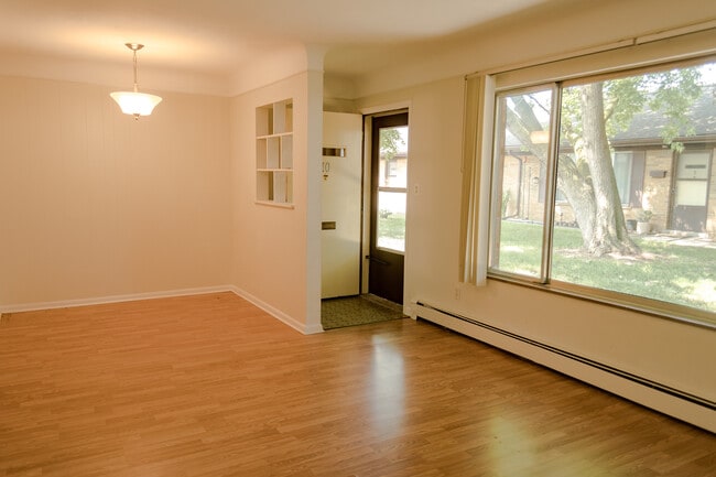 Photo - 4304 W 13 Mile Rd Unit 7