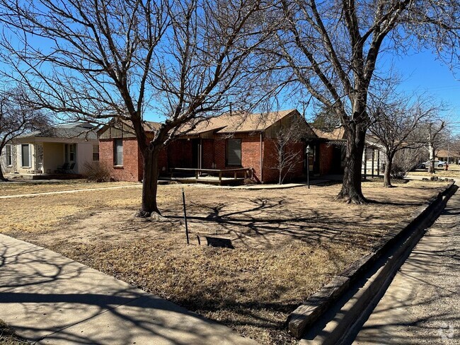 Building Photo - 2900 S Monroe St Rental