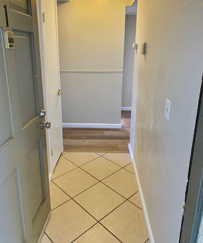 Photo - 2 Bed 1 Bath Condo in El Sobrante -- COMIN... Unidad 1