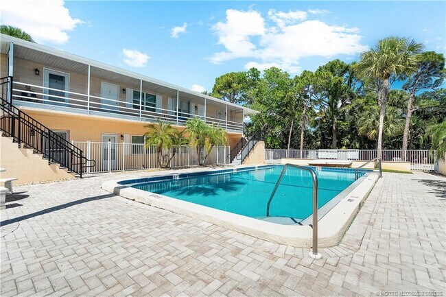 Photo - 333 SE Martin Ave Unidad 1A Rental