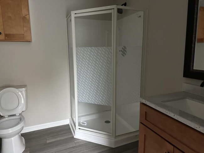 Photo - 218 College St