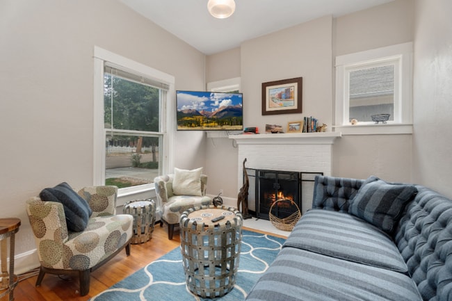 Photo - 431 W Oak St