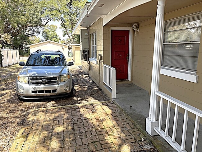 611 W. Hancock St - Parking at your front door - 611 W Hancock St Unit 611 W. Hancock St