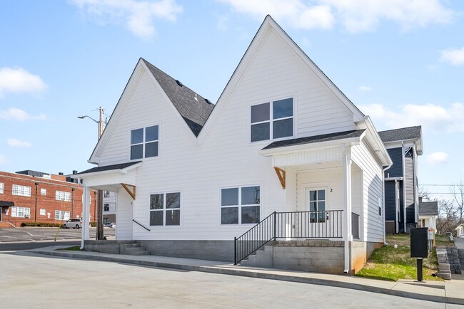 Photo - 2 Bedroom Townhome For Rent in Historic Downtown Clarksville!