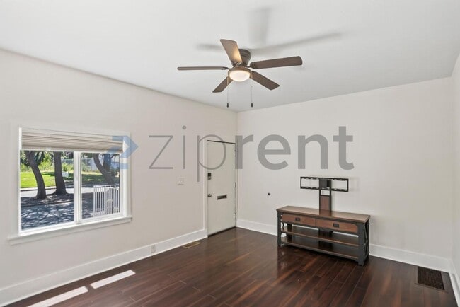 Photo - Unit 1104