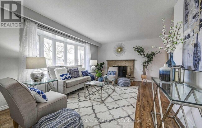 Photo - 110 Clements Rd E