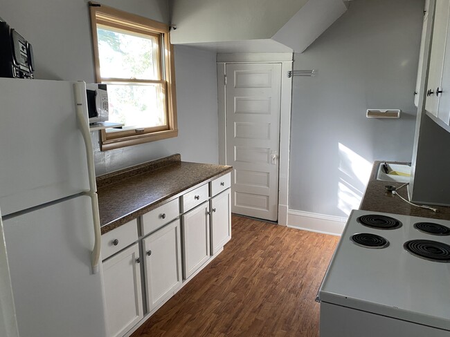 Kitchen - 519 Kandiyohi Ave SW