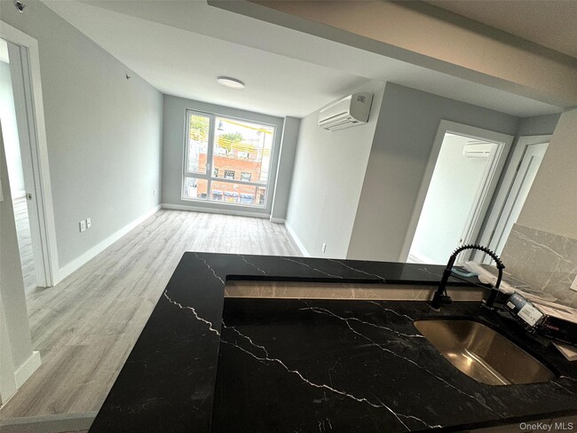 Photo - 20-22-22 College Point Blvd Unit 3B