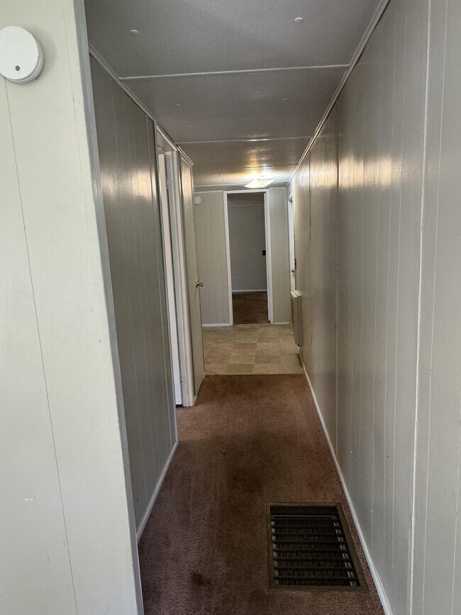 Photo - 211 Victoria Cir