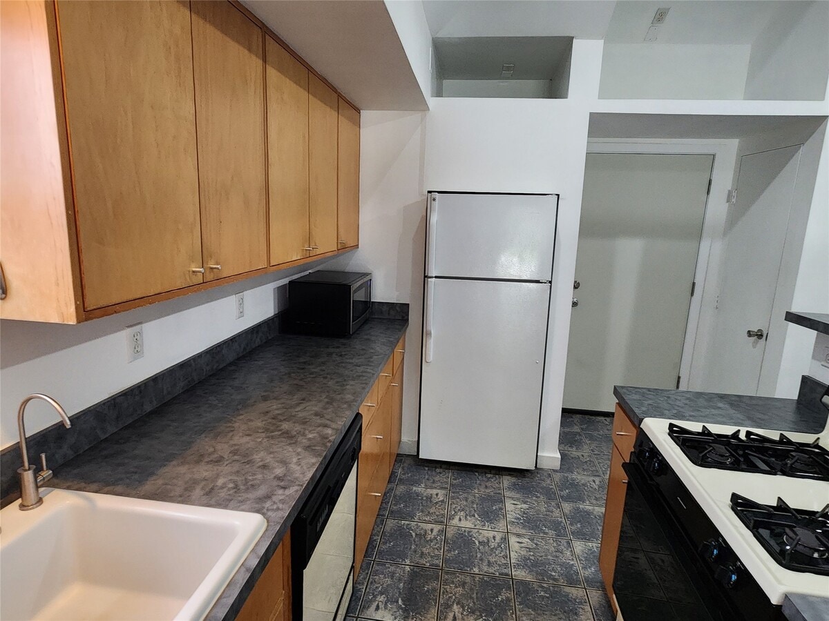 Photo - 617 E 12th 1/2 St