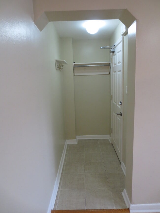 Entrance - 2 Lanark Av Unit #1
