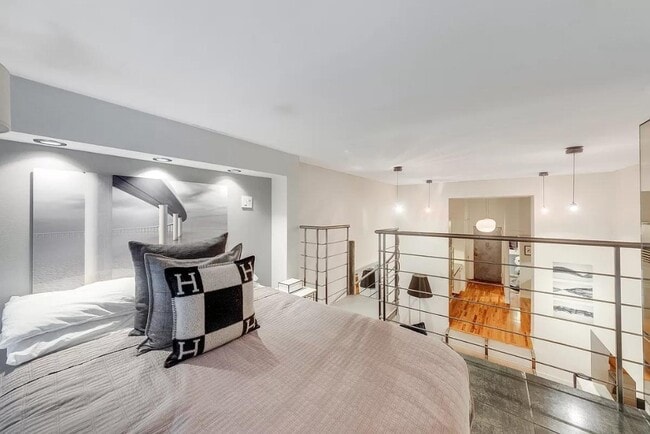 23 Waverly Pl Unit 3X