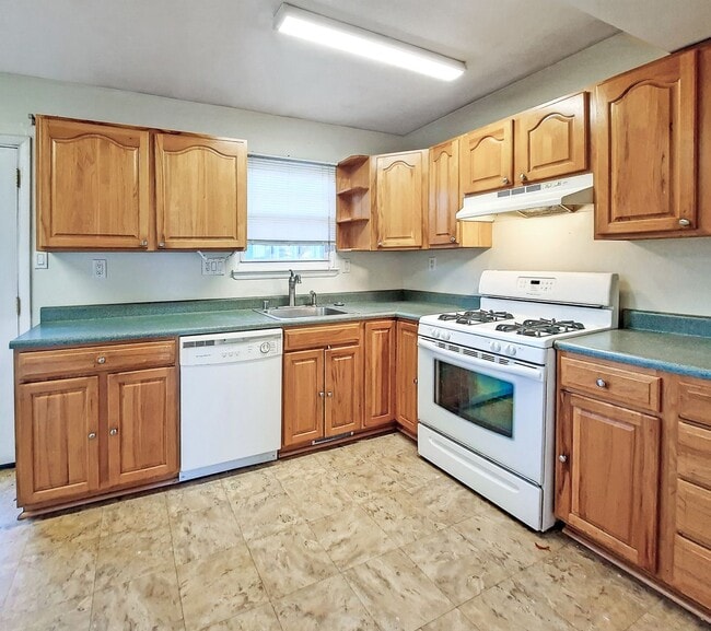 Photo - Bright & Spacious 3-Bedroom Townhome in Sought-After Rosedale/White Marsh!