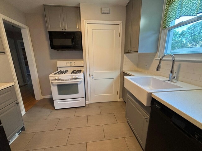 Photo - 581 Flowerdale St