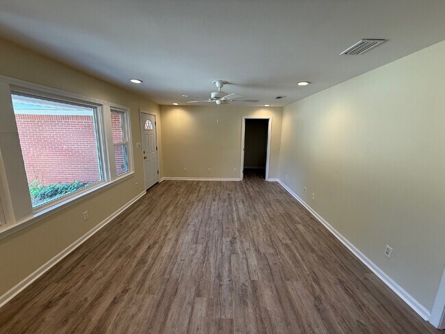 Nice 5 bedroom , 3 bath home located in Mobile.

$75 per applicant