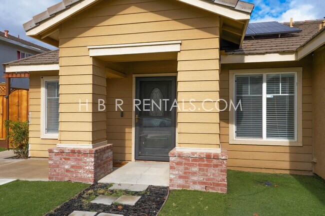 Photo - Single Story 3 bedroom home *SOLAR* *POOL*...