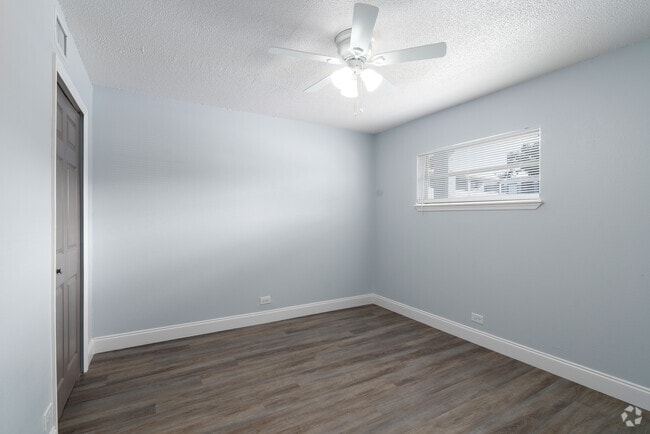 2BR, 1 BR - 645 SF - Canaveral Shores Apartments