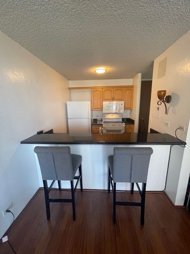 Photo - Beautiful 1 bedroom with large lanai & ama... Unit 7K