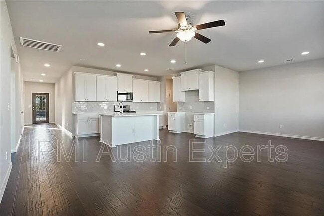 Building Photo - 405 Coba St