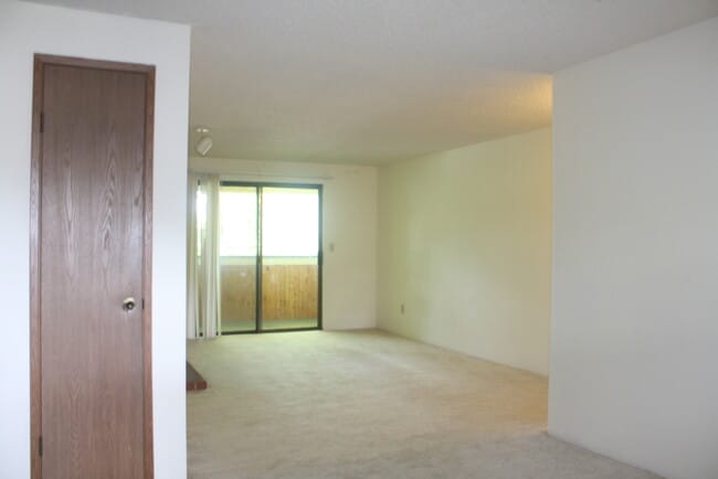 Photo - Top floor, 2drm, 2 full bath, open floor plan, pool, water, sewer, garbage included in rent