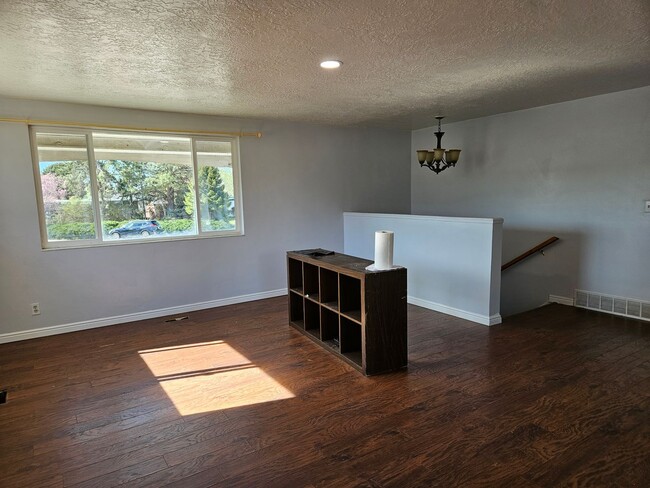 Photo - Beautiful 5 Bedroom home in Great Layton Location!