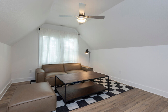 Building Photo - 409-24 1/2 24th 1/2 St Rental