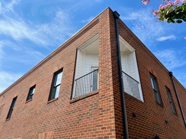 Photo - 1625 Enterprise Dr Unit 1625-B