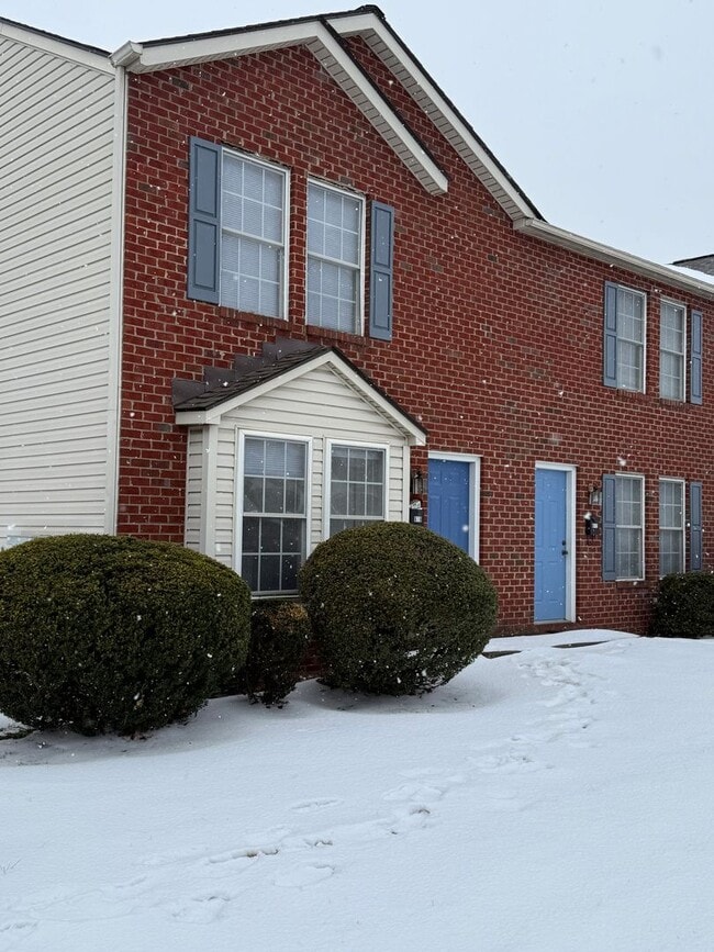 Building Photo - 2 Bedroom 1.5 Bath Townhome in Salem City