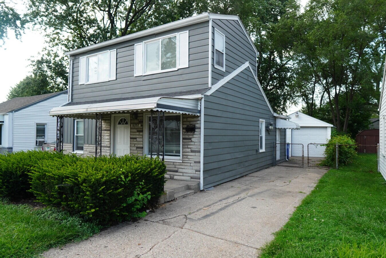 Photo - 11257 Chalmers Ave