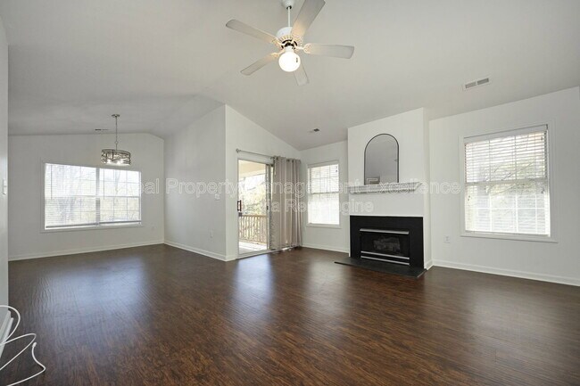 Photo - 521 Renshaw Ct